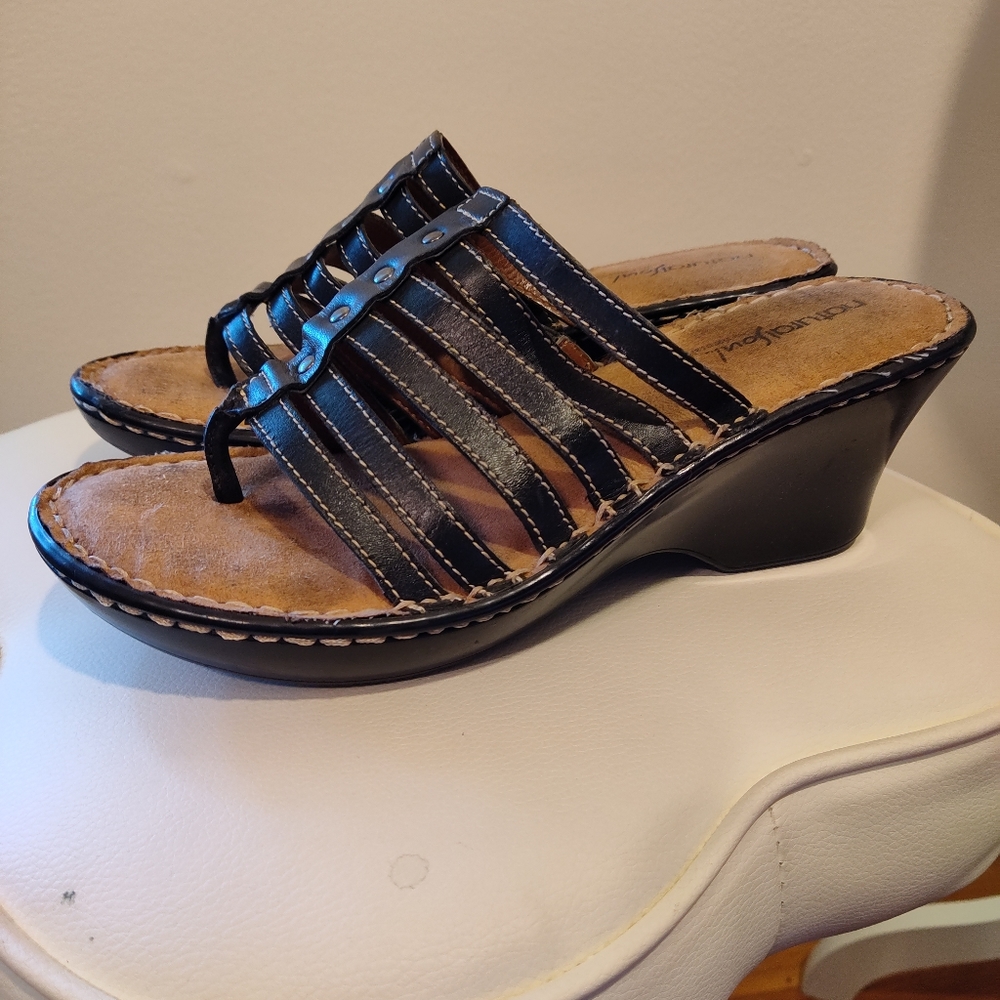 Leather wedge thong sandal
